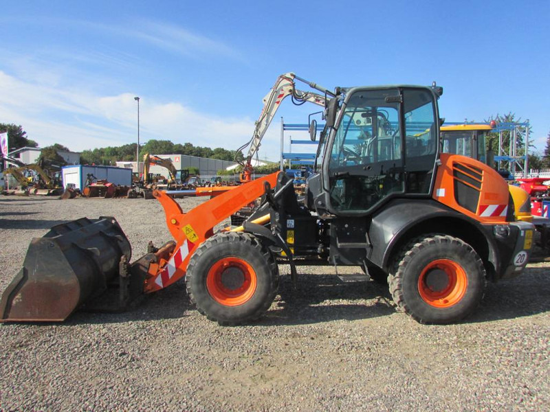 Komatsu WA 100 M-7 Radlader 31.000 EUR - اللودر بعجل: صورة 1 Komatsu WA 100 M-7 Radlader 31.000 EUR - اللودر بعجل: صورة 1