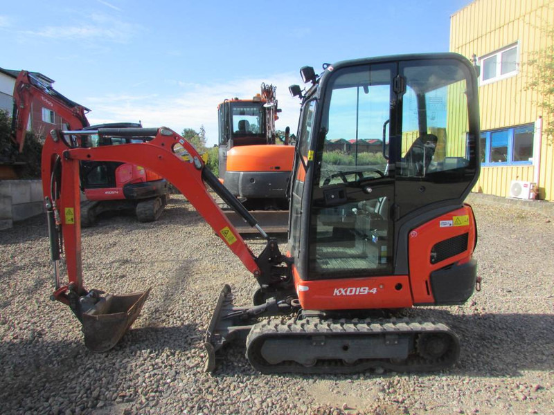 Kubota KX 019-4 - حفار صغير: صورة 1 Kubota KX 019-4 - حفار صغير: صورة 1