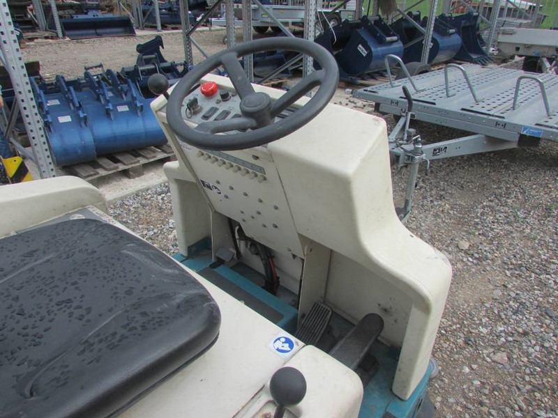 TENNANT 6200U01 964 Kehrmaschine 1.000 EUR - سياره كنس شوارع: صورة 4 TENNANT 6200U01 964 Kehrmaschine 1.000 EUR - سياره كنس شوارع: صورة 4