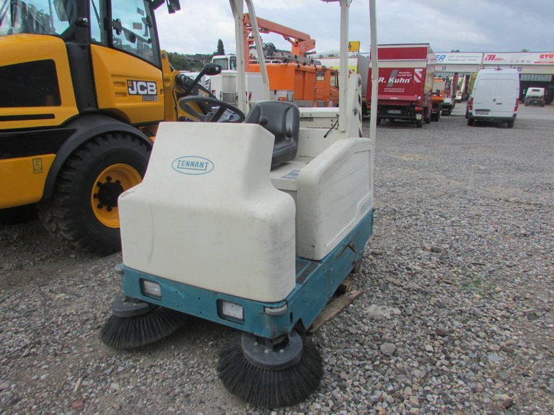 TENNANT 6200U01 964 Kehrmaschine 1.000 EUR - سياره كنس شوارع: صورة 2 TENNANT 6200U01 964 Kehrmaschine 1.000 EUR - سياره كنس شوارع: صورة 2