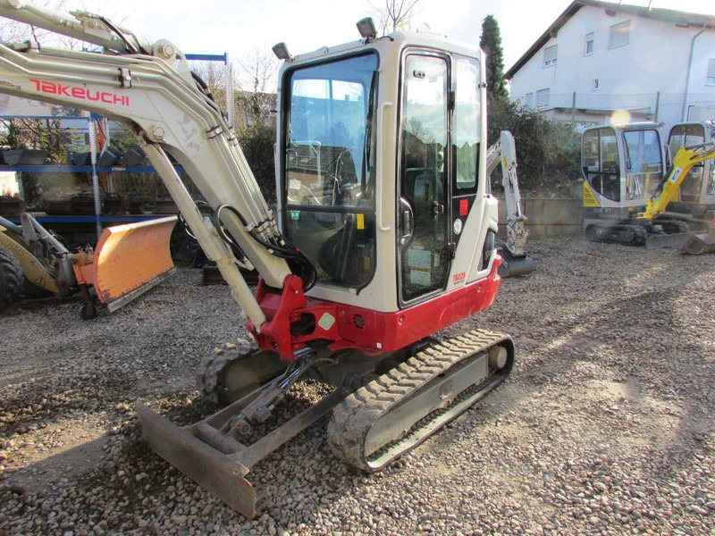 Takeuchi TB 225 V3 Minibagger 30.500 EUR - حفار صغير: صورة 2 Takeuchi TB 225 V3 Minibagger 30.500 EUR - حفار صغير: صورة 2
