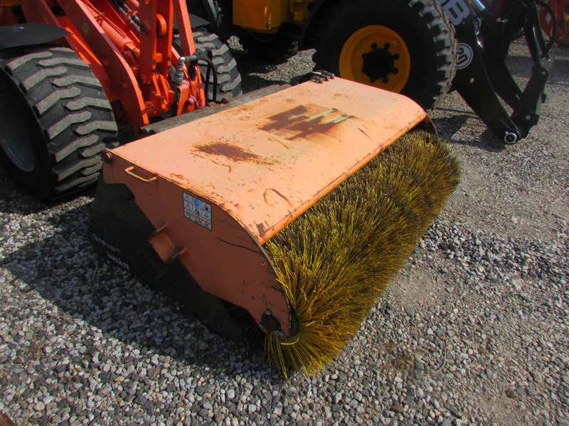 Vangaever Typ 05BB1525 Anbaukehrmaschine 1.500 EUR - مقشة - آلات الإنشاء: صورة 1 Vangaever Typ 05BB1525 Anbaukehrmaschine 1.500 EUR - مقشة - آلات الإنشاء: صورة 1