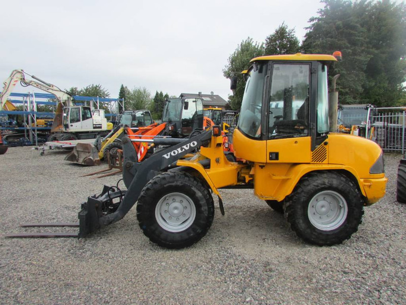 Volvo L 35 B-Z Radlader 16.000 EUR - اللودر بعجل: صورة 1 Volvo L 35 B-Z Radlader 16.000 EUR - اللودر بعجل: صورة 1