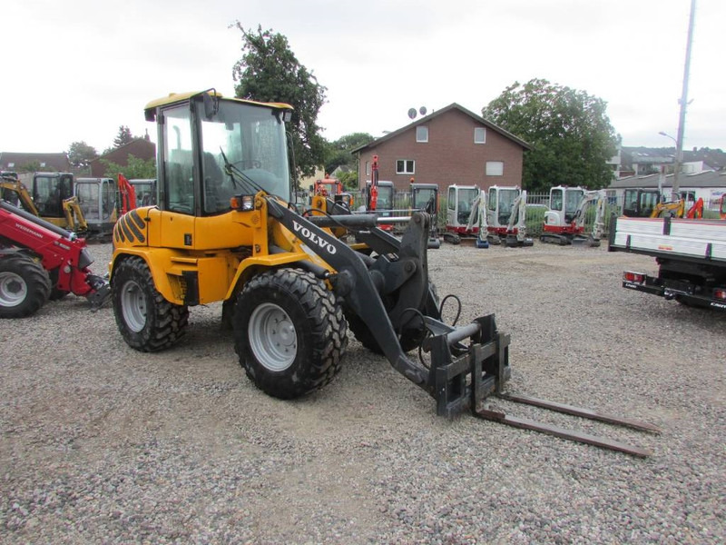 Volvo L 35 B-Z Radlader 16.000 EUR - اللودر بعجل: صورة 4 Volvo L 35 B-Z Radlader 16.000 EUR - اللودر بعجل: صورة 4