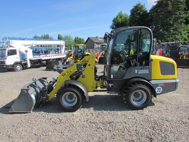 WACKER NEUSON WL 32 Radlader / 39.000 EUR - اللودر بعجل: صورة 1 WACKER NEUSON WL 32 Radlader / 39.000 EUR - اللودر بعجل: صورة 1