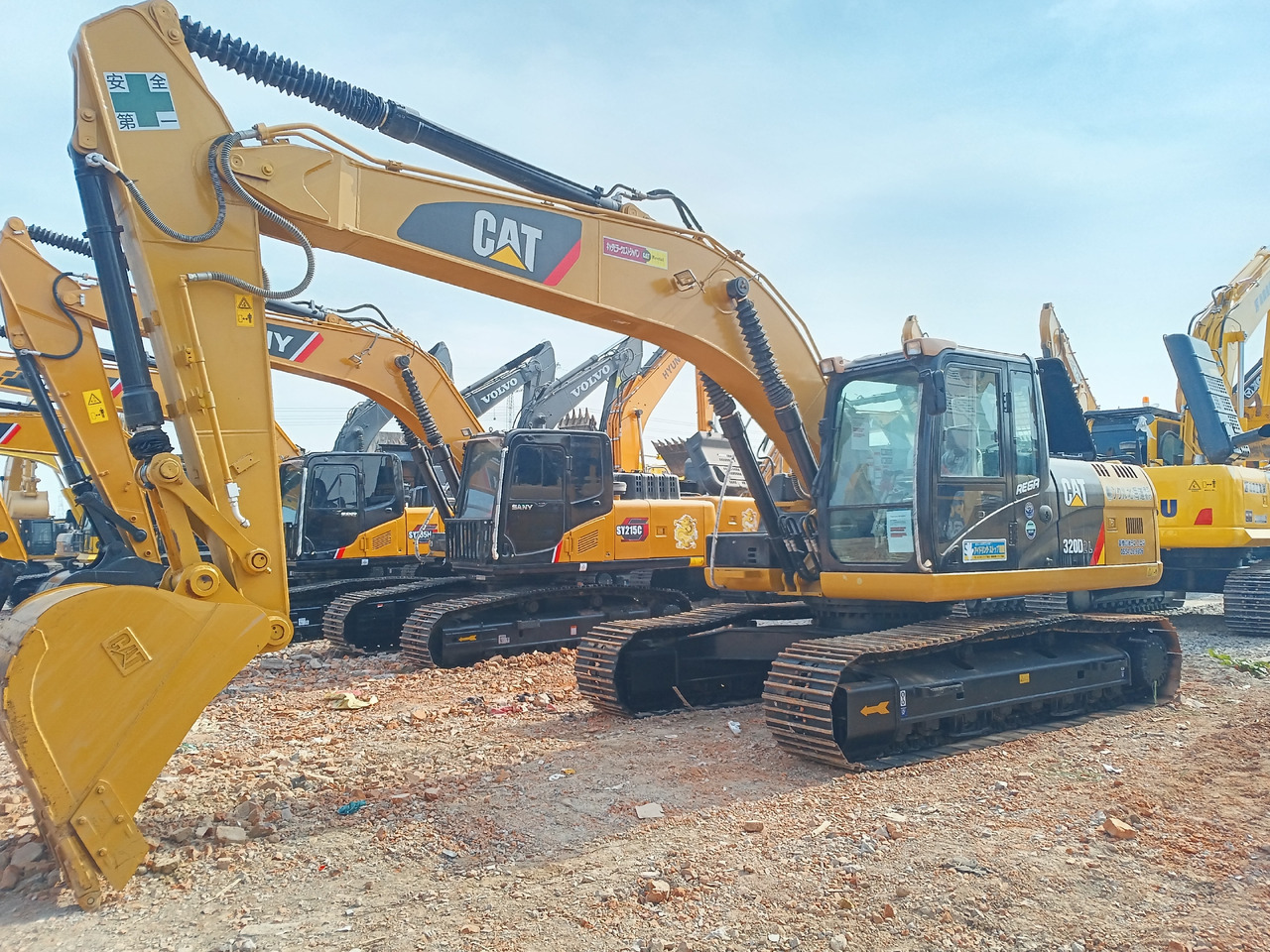 CATERPILLAR 320D2L - حفار زاحف: صورة 2 CATERPILLAR 320D2L - حفار زاحف: صورة 2