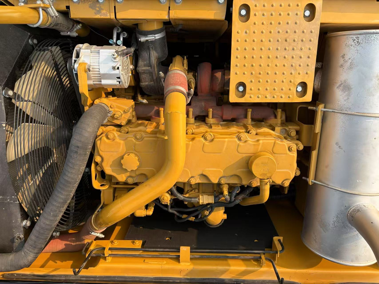 CATERPILLAR 325D2 - حفار زاحف: صورة 5 CATERPILLAR 325D2 - حفار زاحف: صورة 5