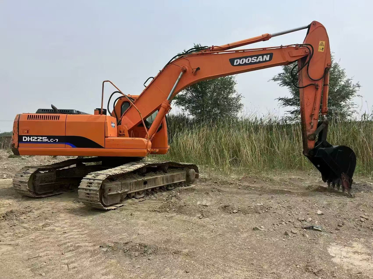 DOOSAN DH225LC-7 - حفار زاحف: صورة 1 DOOSAN DH225LC-7 - حفار زاحف: صورة 1