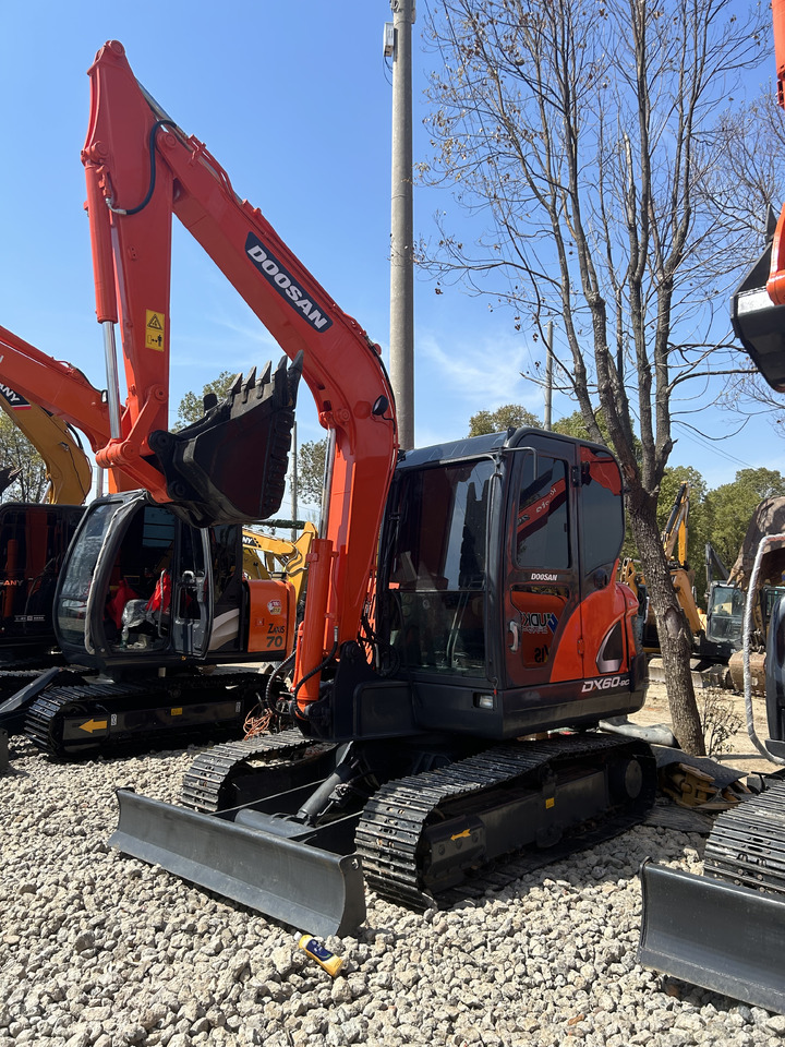 Doosan DX60 - حفار صغير: صورة 3 Doosan DX60 - حفار صغير: صورة 3