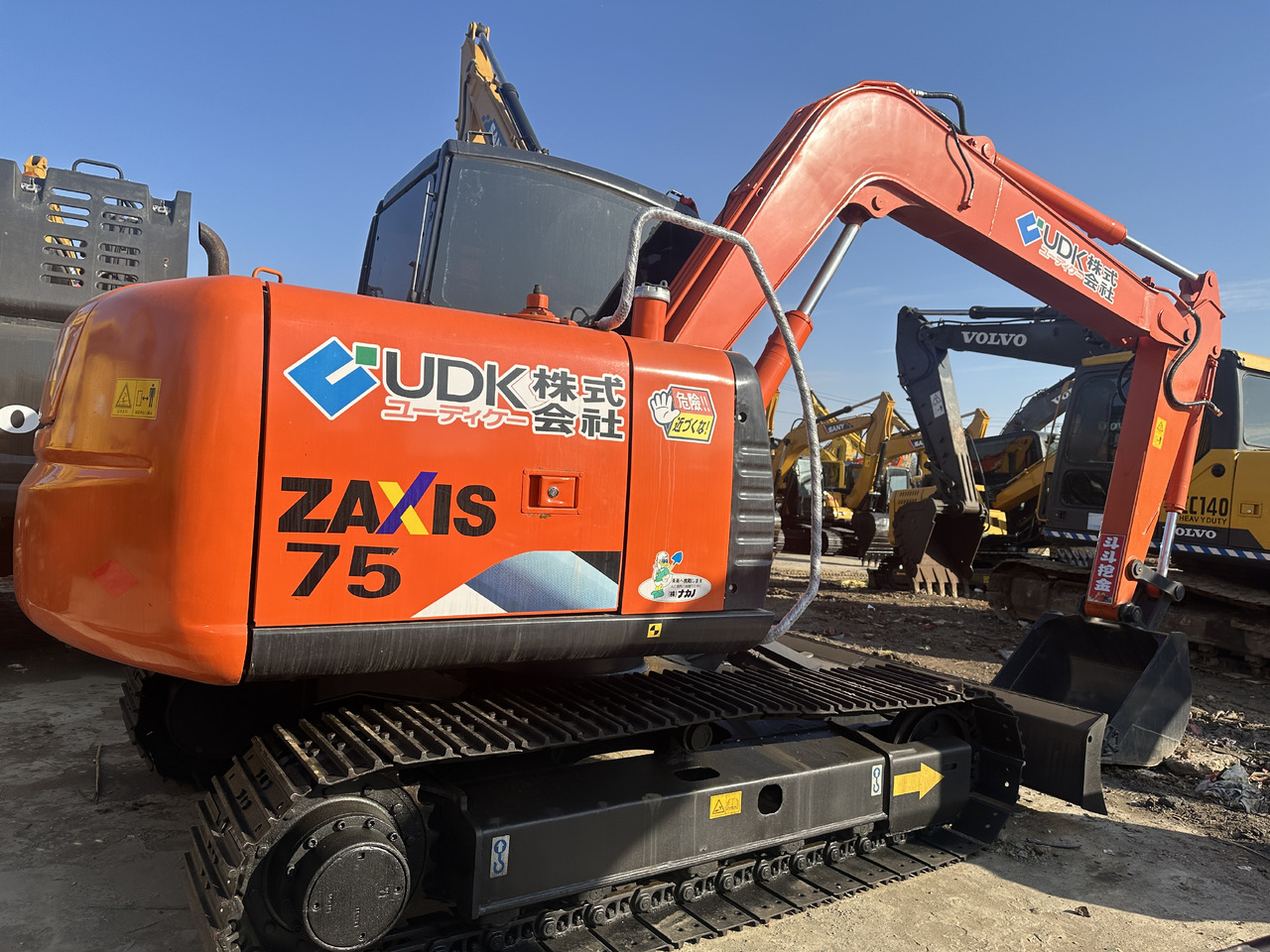 HITACHI ZX75 - حفار زاحف: صورة 1 HITACHI ZX75 - حفار زاحف: صورة 1