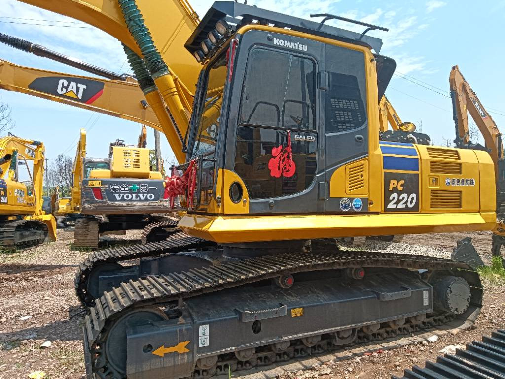 Komatsu PC 220-8 - حفار زاحف: صورة 5 Komatsu PC 220-8 - حفار زاحف: صورة 5
