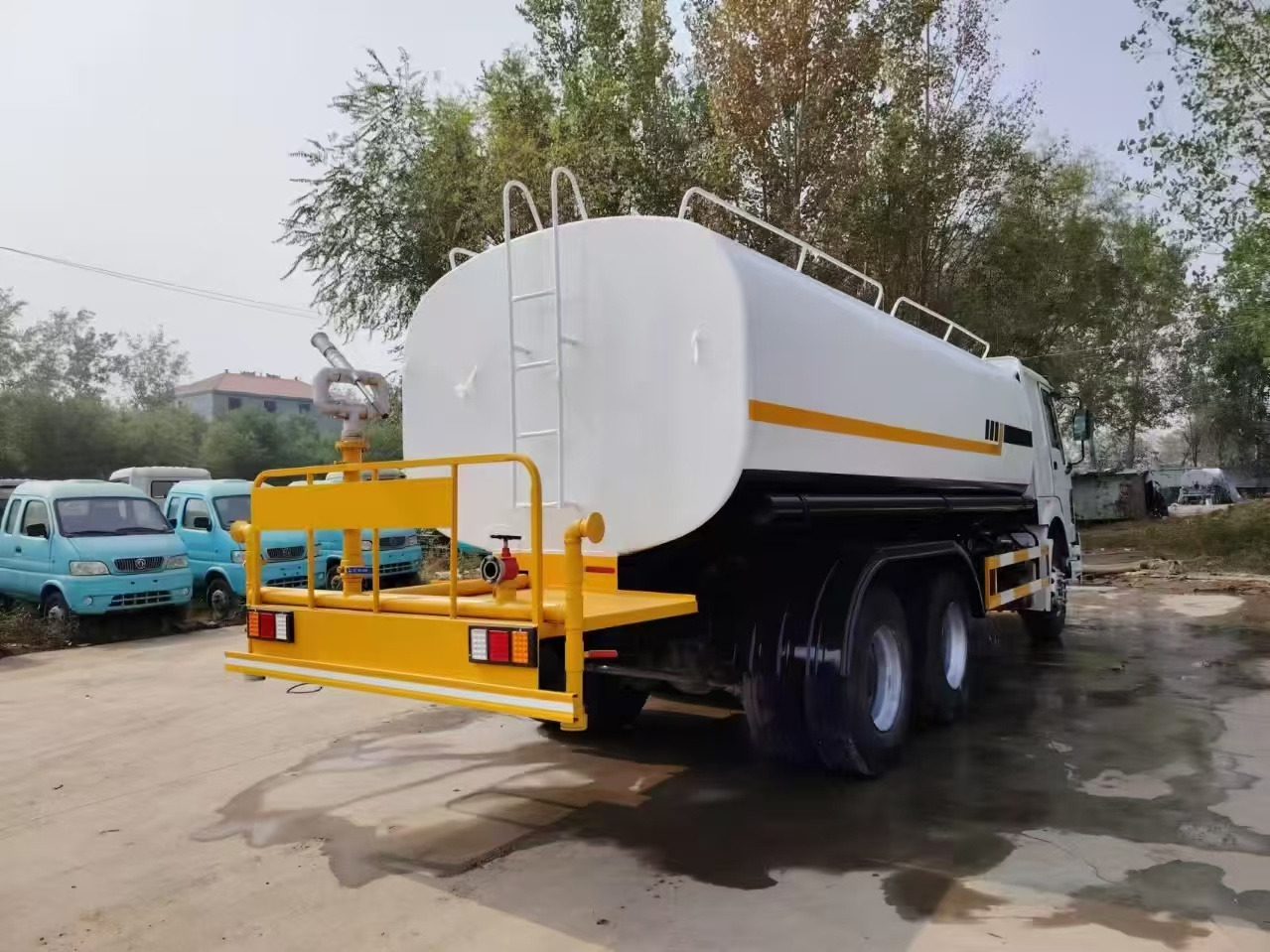 شاحنة صهريج SINOTRUK HOWO sprinkler: صورة 7