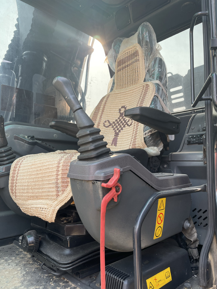 VOLVO EC140 - حفار زاحف: صورة 5 VOLVO EC140 - حفار زاحف: صورة 5