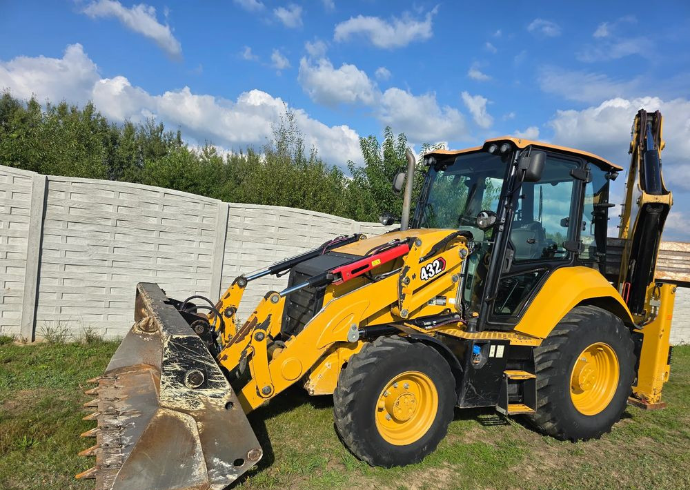 Caterpillar - لودر ذو محراث خلفي/ باكهو: صورة 1 Caterpillar - لودر ذو محراث خلفي/ باكهو: صورة 1