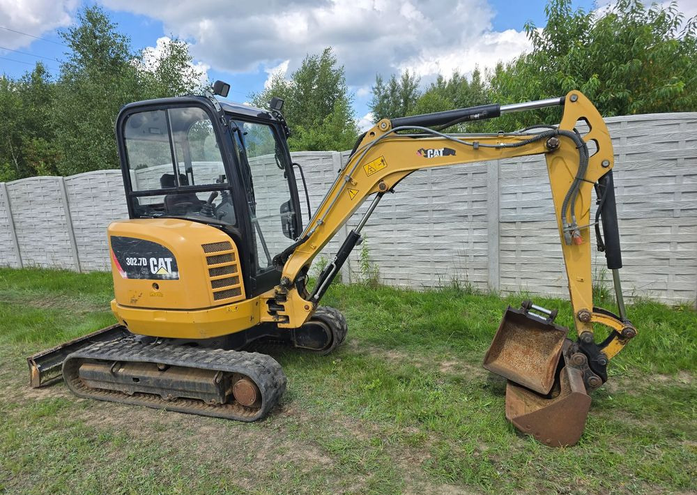 Caterpillar - حفار صغير: صورة 1 Caterpillar - حفار صغير: صورة 1