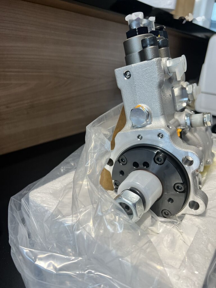 Bosch 2023 Caterpillar 2023 - مضخة الوقود - حفّار: صورة 2 Bosch 2023 Caterpillar 2023 - مضخة الوقود - حفّار: صورة 2