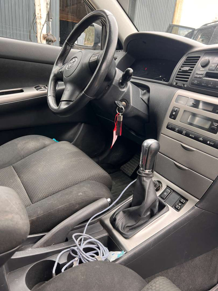2004 Toyota Corolla 2-dørs - سيارة: صورة 5 2004 Toyota Corolla 2-dørs - سيارة: صورة 5