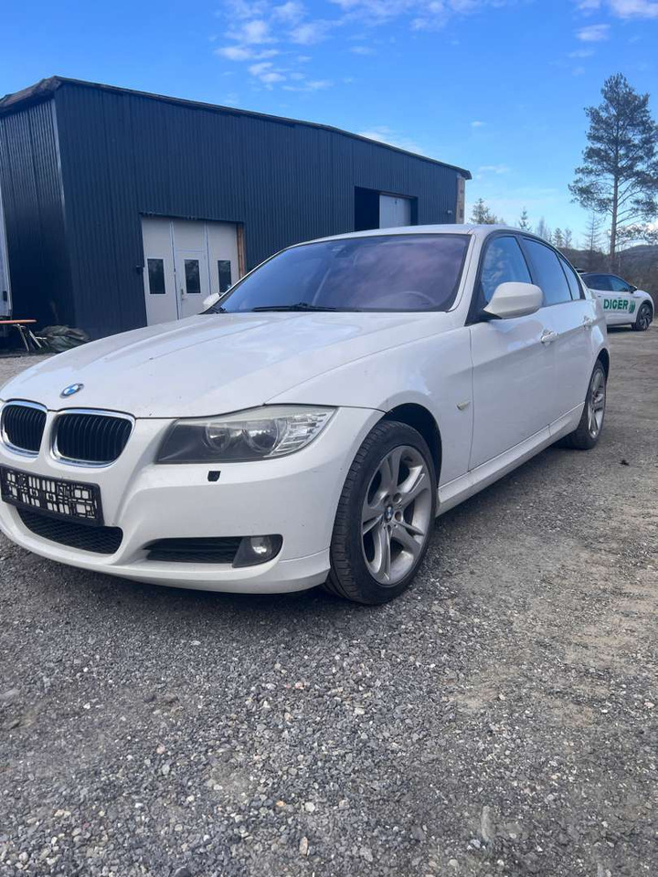 2009 BMW 316i Facelift (se mangellapp) - rep.-objekt - سيدان: صورة 2 2009 BMW 316i Facelift (se mangellapp) - rep.-objekt - سيدان: صورة 2