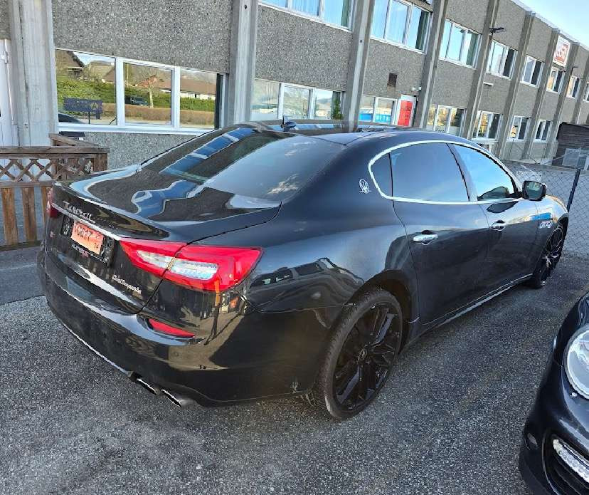 2014 Maserati Quattroporte S Q4 3.0L twin-turbo V6 // 411 hk // AWD // Automat - سيدان: صورة 4 2014 Maserati Quattroporte S Q4 3.0L twin-turbo V6 // 411 hk // AWD // Automat - سيدان: صورة 4