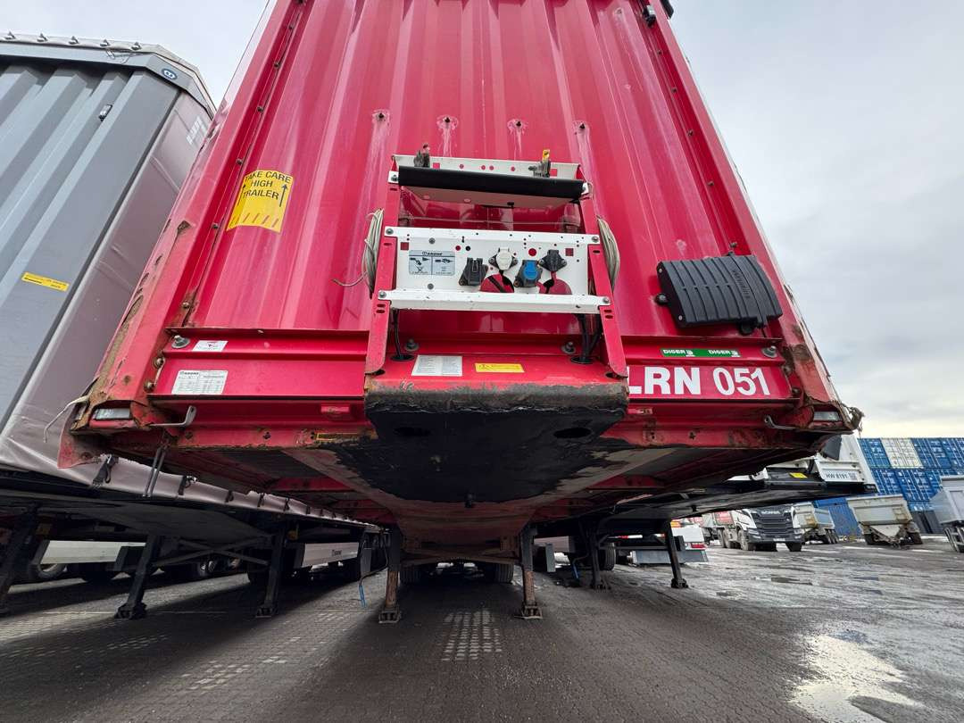 2015 KRONE Profi Line / MEGA / Curtain / Lifting roof - آلات أخرى: صورة 4 2015 KRONE Profi Line / MEGA / Curtain / Lifting roof - آلات أخرى: صورة 4
