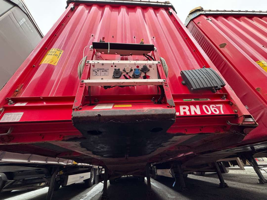 2015 KRONE Profi Liner / MEGA / Curtain / Lifting roof - آلات أخرى: صورة 4 2015 KRONE Profi Liner / MEGA / Curtain / Lifting roof - آلات أخرى: صورة 4