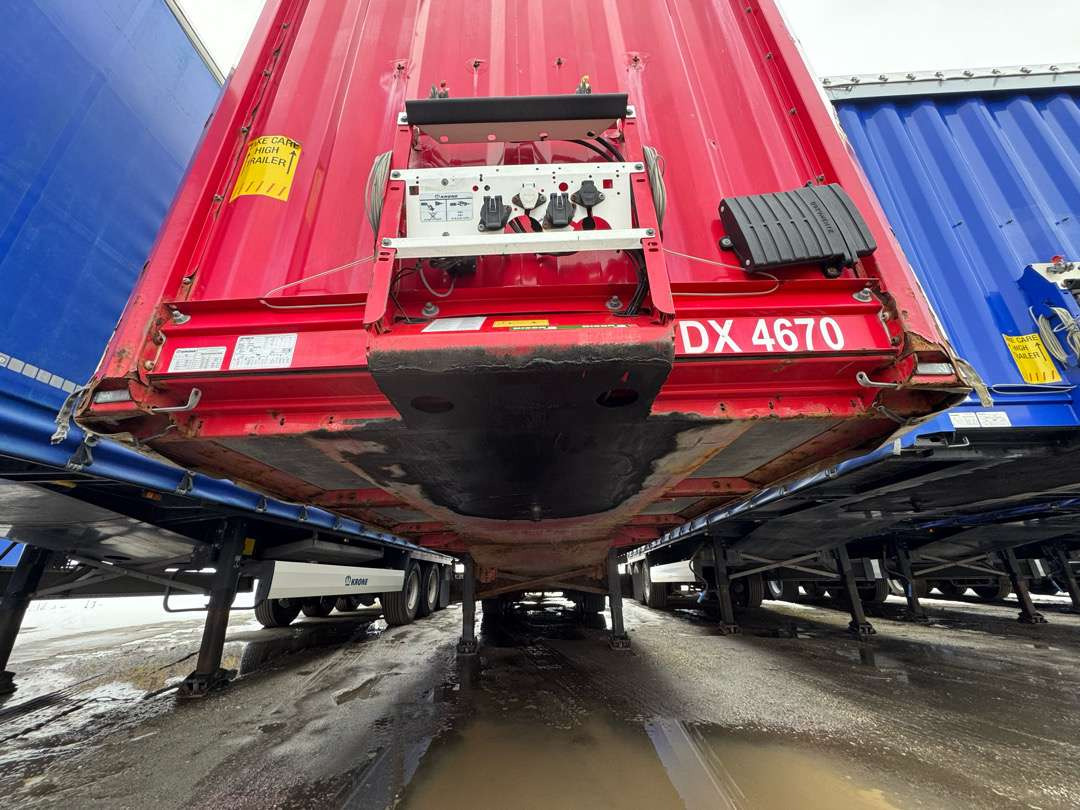 2015 KRONE Profi Liner / MEGA / Curtain / Lifting roof - آلات أخرى: صورة 4 2015 KRONE Profi Liner / MEGA / Curtain / Lifting roof - آلات أخرى: صورة 4