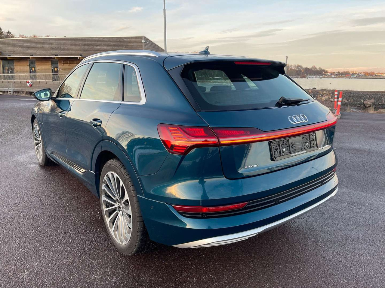 2020 Audi E-Tron 55 S-Line - سيارة: صورة 5 2020 Audi E-Tron 55 S-Line - سيارة: صورة 5