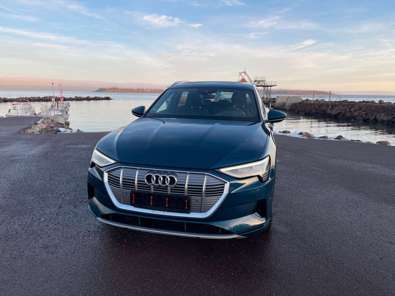2020 Audi E-Tron 55 S-Line - سيارة: صورة 3 2020 Audi E-Tron 55 S-Line - سيارة: صورة 3