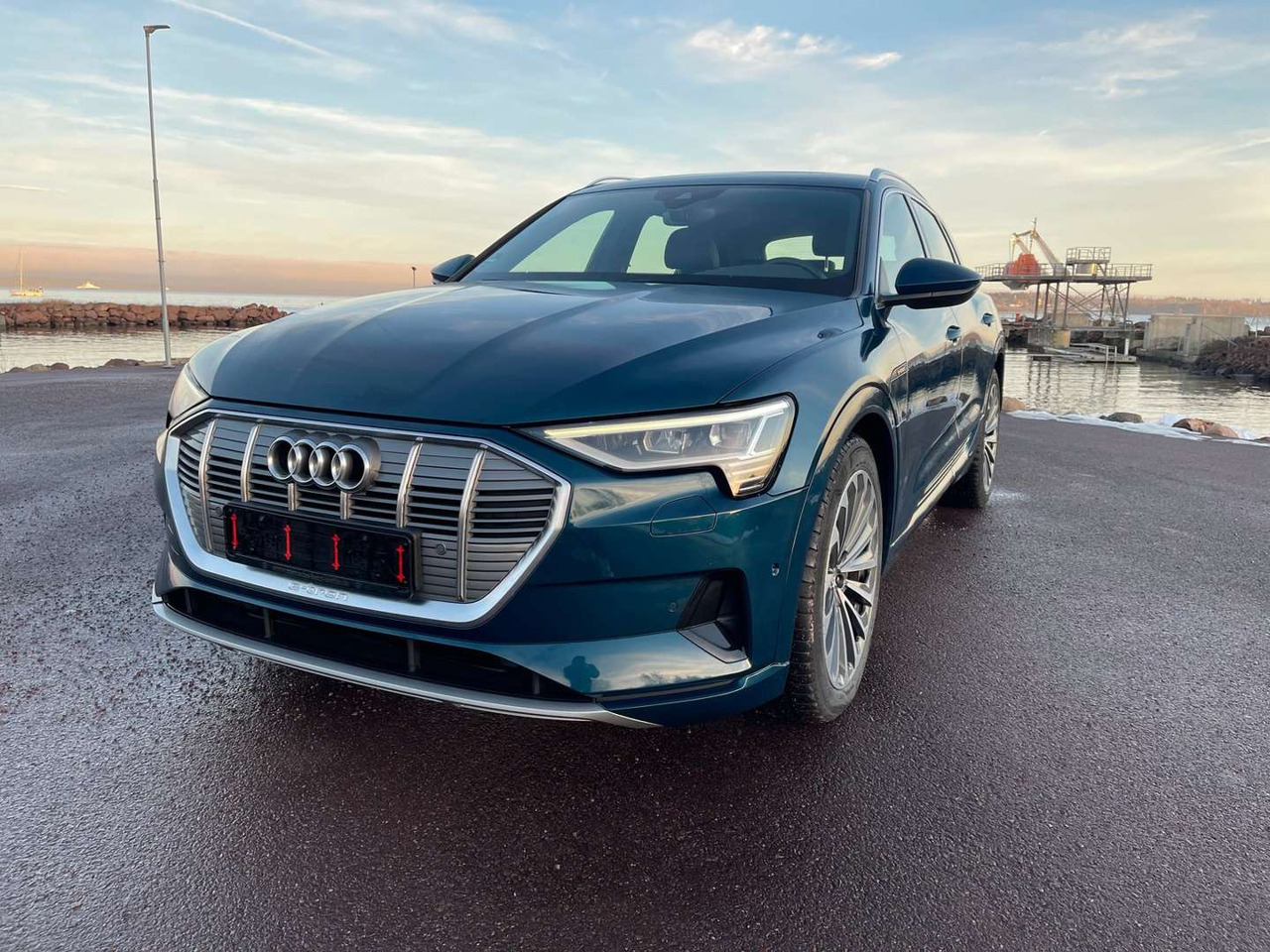 2020 Audi E-Tron 55 S-Line - سيارة: صورة 2 2020 Audi E-Tron 55 S-Line - سيارة: صورة 2