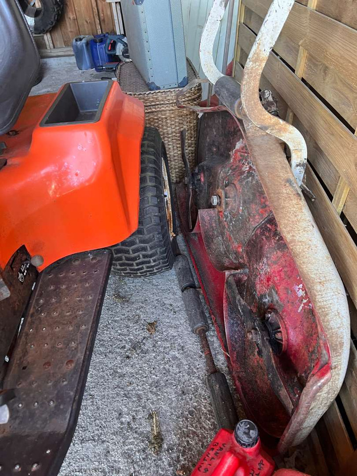Ariens GT 17 Sitteklipper med kraftuttak (rep.-objekt) - جزازة عشب الحدائق: صورة 5 Ariens GT 17 Sitteklipper med kraftuttak (rep.-objekt) - جزازة عشب الحدائق: صورة 5