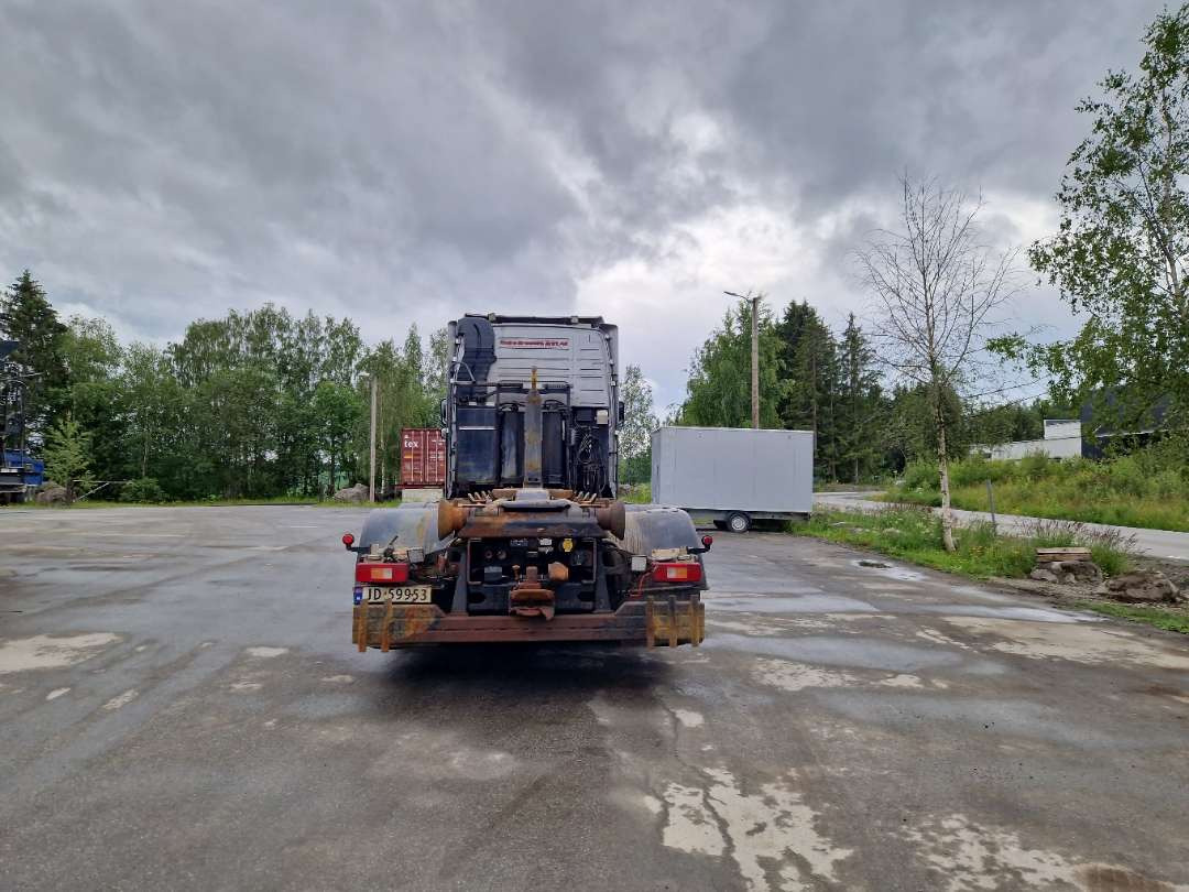 Volvo FH6X2-Krokbil med hydraulisk brøyteutstyr - شاحنة برافعة خطافية: صورة 4 Volvo FH6X2-Krokbil med hydraulisk brøyteutstyr - شاحنة برافعة خطافية: صورة 4