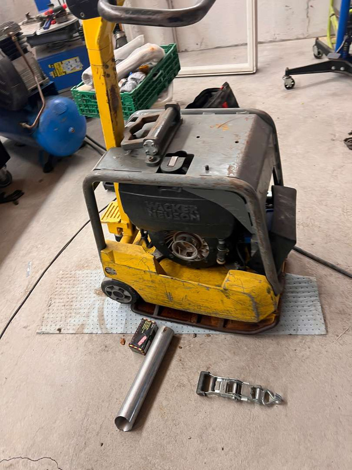 Wacker Neuson 1B30-2 vibroplate 1B30-2 (rep.-objekt) - أدوات ومعدات: صورة 2 Wacker Neuson 1B30-2 vibroplate 1B30-2 (rep.-objekt) - أدوات ومعدات: صورة 2