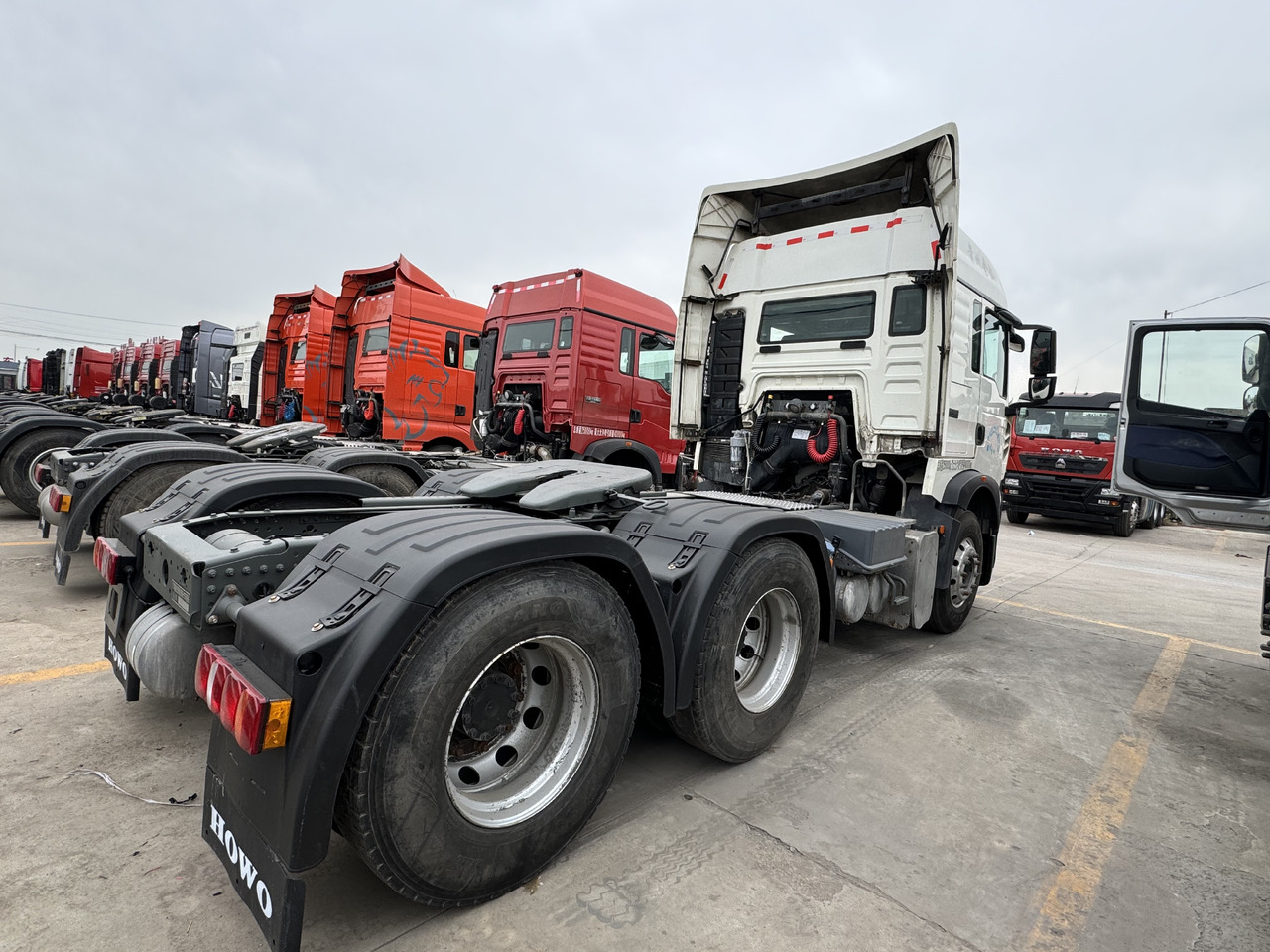 HOWO TRACTOR - مقطورة السحب: صورة 4 HOWO TRACTOR - مقطورة السحب: صورة 4