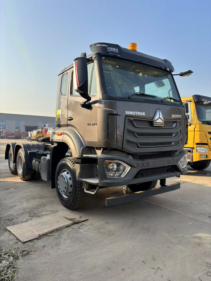 SINOTRUCK HOWO - مقطورة السحب: صورة 1 SINOTRUCK HOWO - مقطورة السحب: صورة 1