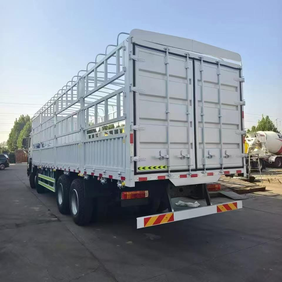 Howo - شاحنة بهيكل معدني للمقصورة: صورة 4 Howo - شاحنة بهيكل معدني للمقصورة: صورة 4