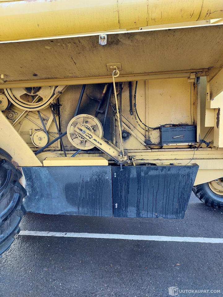 New Holland 8030, 1981 1910h, MTK25, Porvoo - حصادة: صورة 3 New Holland 8030, 1981 1910h, MTK25, Porvoo - حصادة: صورة 3