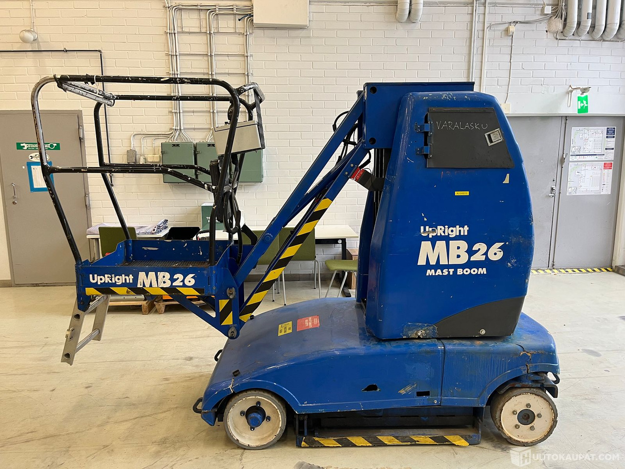 UpRight MB 26, 2002 Kuukulkija, Vantaa - مرفاع بصاري عمودي: صورة 1 UpRight MB 26, 2002 Kuukulkija, Vantaa - مرفاع بصاري عمودي: صورة 1