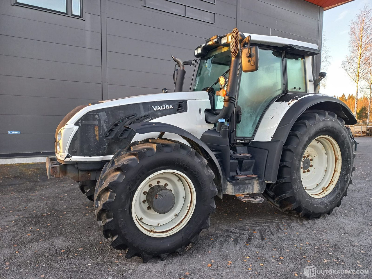 Valtra T213 VERSU, 2013, 11 100 h, MTK25, Joensuu - جرار: صورة 1 Valtra T213 VERSU, 2013, 11 100 h, MTK25, Joensuu - جرار: صورة 1