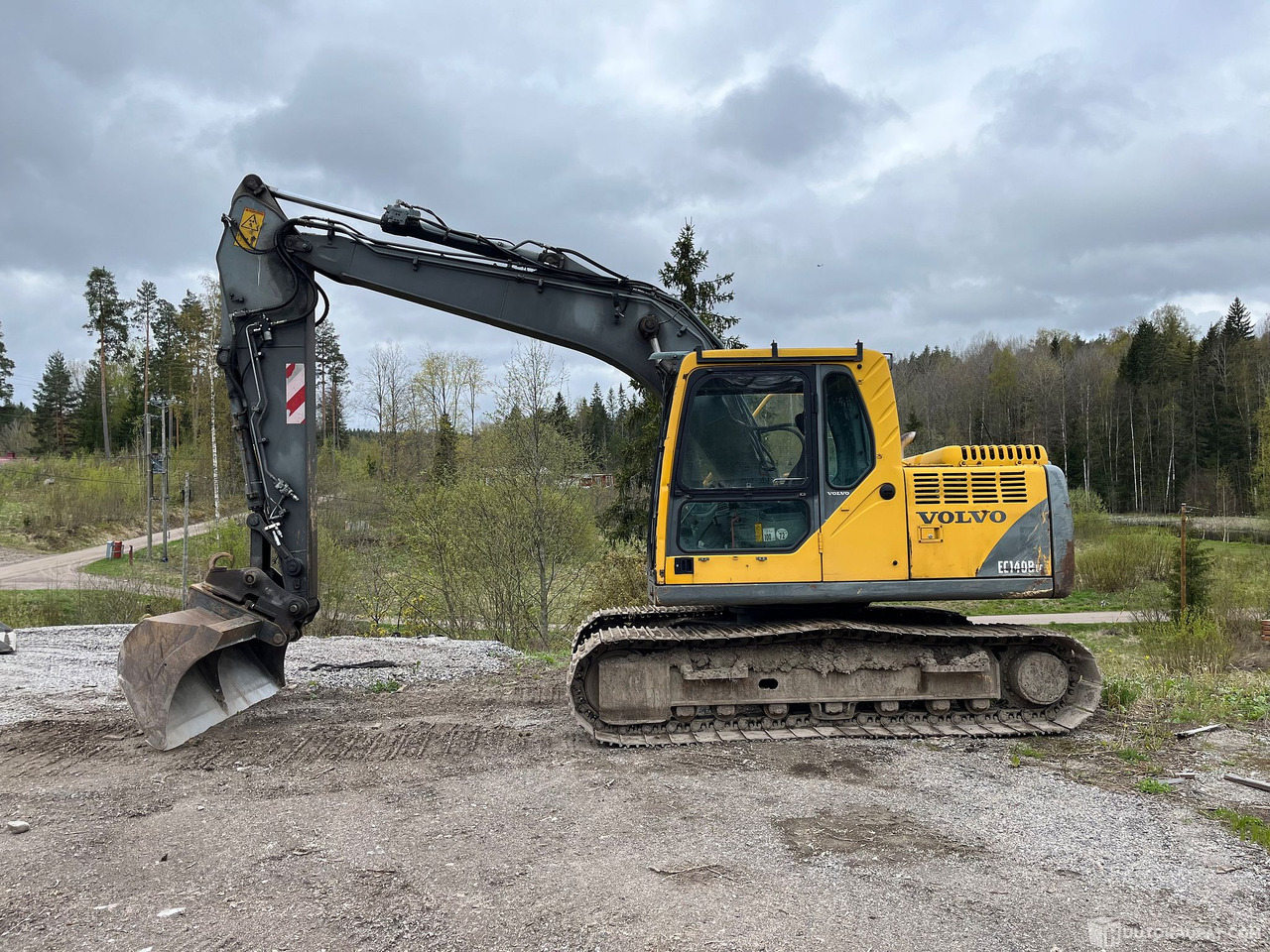 Volvo EC140B, kaivinkone, lähes uudet telat, 2002, Vihti - حفار زاحف: صورة 1 Volvo EC140B, kaivinkone, lähes uudet telat, 2002, Vihti - حفار زاحف: صورة 1