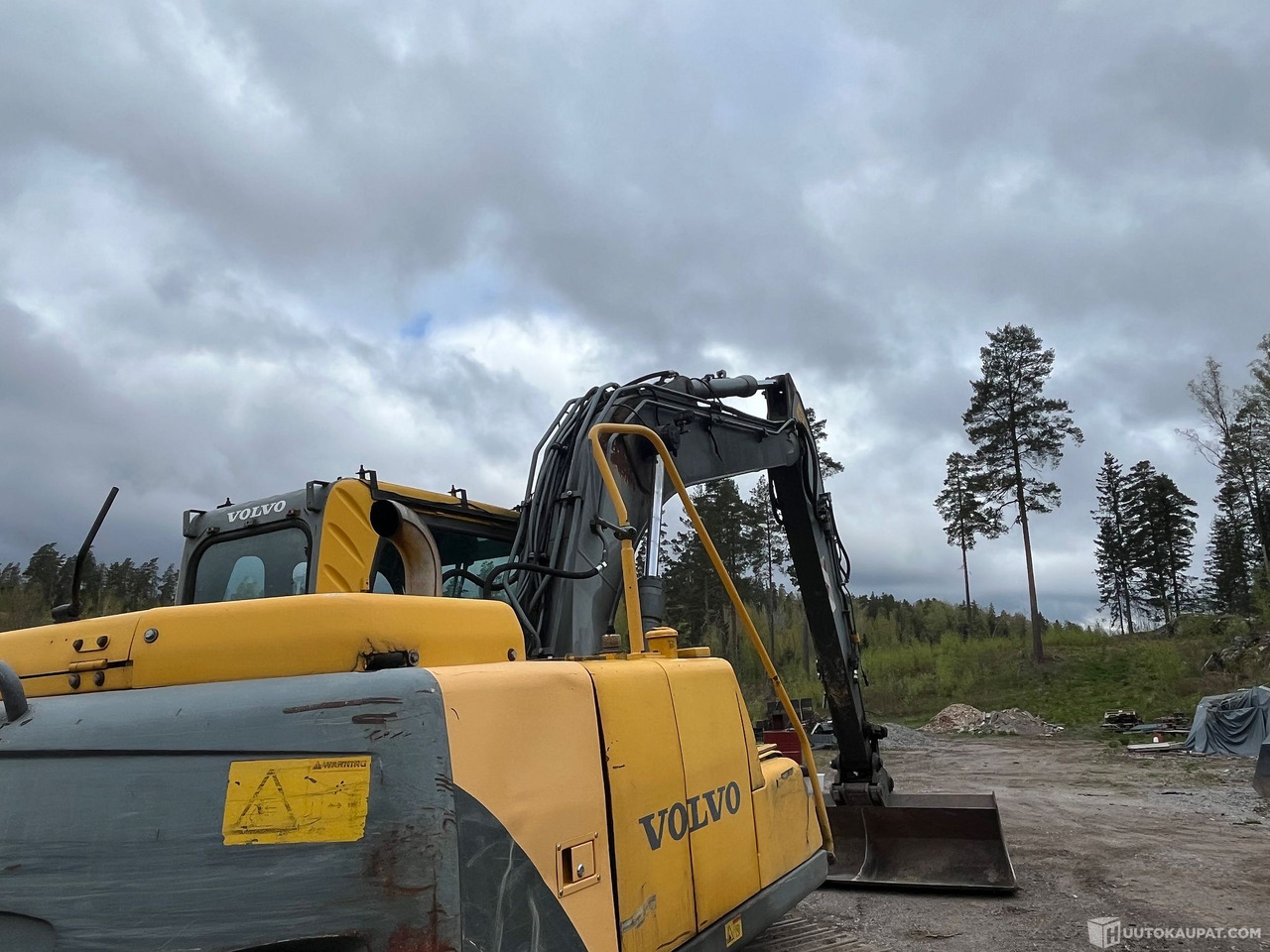 Volvo EC140B, kaivinkone, lähes uudet telat, 2002, Vihti - حفار زاحف: صورة 4 Volvo EC140B, kaivinkone, lähes uudet telat, 2002, Vihti - حفار زاحف: صورة 4