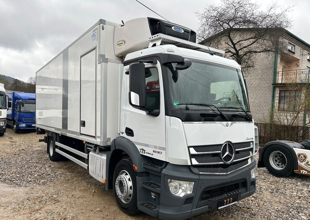 Mercedes-Benz Antos 1824 CARRIER SUPRA 1150 DRZWI + winda i drzwi boczne / 7.7m / z Holandii / KLIMA LEKKI / Axor man Tgm T1000-R THERMO King - شاحنة ذات مبرد: صورة 1 Mercedes-Benz Antos 1824 CARRIER SUPRA 1150 DRZWI + winda i drzwi boczne / 7.7m / z Holandii / KLIMA LEKKI / Axor man Tgm T1000-R THERMO King - شاحنة ذات مبرد: صورة 1