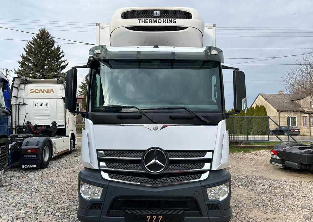 Mercedes-Benz Antos 1824 THERMO King DRZWI + winda + 2x drzwi boczne / 8.3m / z Holandii / KLIMA LEKKI / Axor man Tgm T1000-R - شاحنة ذات مبرد: صورة 4 Mercedes-Benz Antos 1824 THERMO King DRZWI + winda + 2x drzwi boczne / 8.3m / z Holandii / KLIMA LEKKI / Axor man Tgm T1000-R - شاحنة ذات مبرد: صورة 4