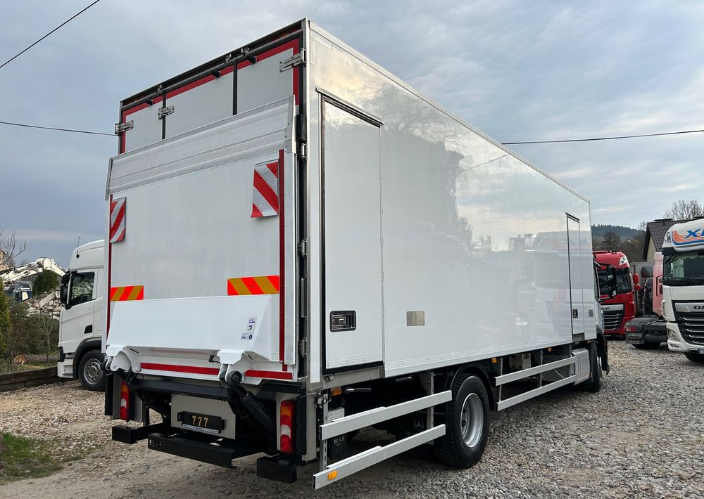 Mercedes-Benz Antos 1824 THERMO King DRZWI + winda + 2x drzwi boczne / 8.3m / z Holandii / KLIMA LEKKI / Axor man Tgm T1000-R - شاحنة ذات مبرد: صورة 5 Mercedes-Benz Antos 1824 THERMO King DRZWI + winda + 2x drzwi boczne / 8.3m / z Holandii / KLIMA LEKKI / Axor man Tgm T1000-R - شاحنة ذات مبرد: صورة 5