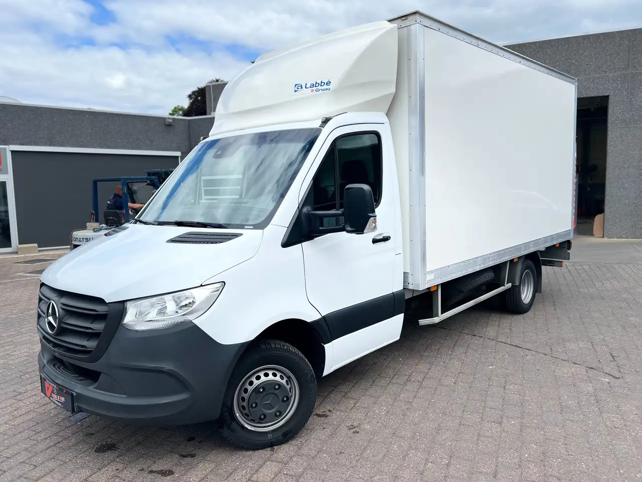 Mercedes-Benz Sprinter 515 KAST+LIFT + SPOILER (36.000ex) 2.300M - شاحنة بصندوق مغلق: صورة 2 Mercedes-Benz Sprinter 515 KAST+LIFT + SPOILER (36.000ex) 2.300M - شاحنة بصندوق مغلق: صورة 2