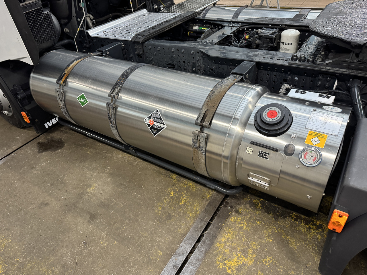 IVECO STRALIS HI-WAY S-WAY - خزان الوقود: صورة 1 IVECO STRALIS HI-WAY S-WAY - خزان الوقود: صورة 1