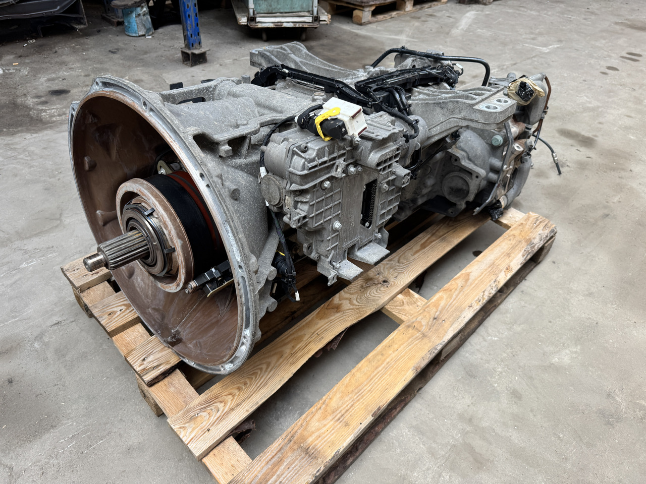 Mercedes-Benz Actros MP 4 G211-12 Mercedes-Benz Actros MP 4 truck - صندوق التروس - شاحنة: صورة 3 Mercedes-Benz Actros MP 4 G211-12 Mercedes-Benz Actros MP 4 truck - صندوق التروس - شاحنة: صورة 3