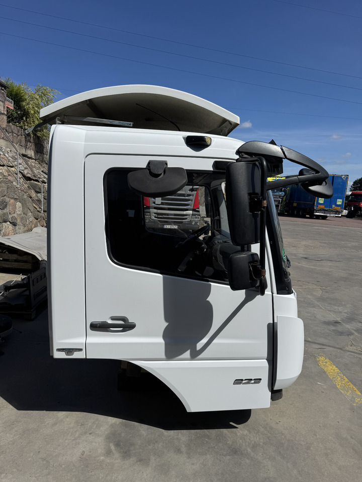 Mercedes Atego III - كابينة: صورة 3 Mercedes Atego III - كابينة: صورة 3