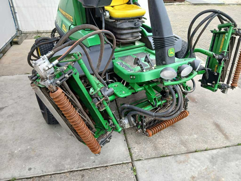 John Deere 8700A - جزازة عشب الحدائق: صورة 4 John Deere 8700A - جزازة عشب الحدائق: صورة 4