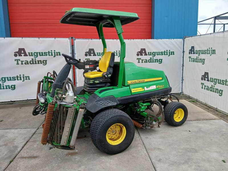 John Deere 8700A - جزازة عشب الحدائق: صورة 1 John Deere 8700A - جزازة عشب الحدائق: صورة 1