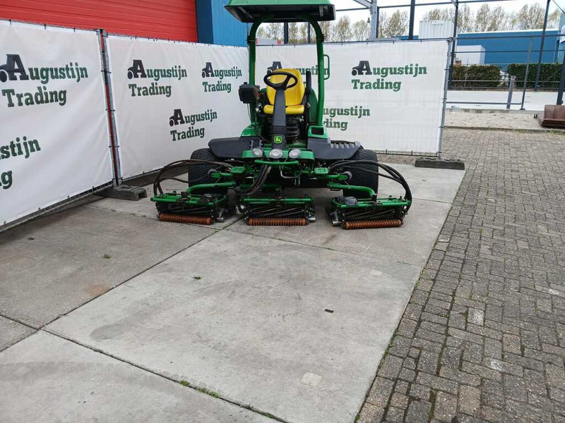 John Deere 8700A - جزازة عشب الحدائق: صورة 2 John Deere 8700A - جزازة عشب الحدائق: صورة 2